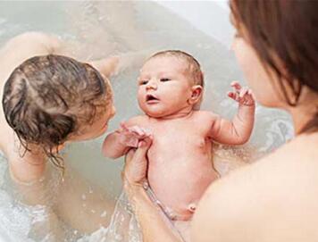 新生儿肚脐护理可以用双氧水消毒吗