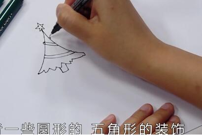 圣诞树怎么画？幼儿园圣诞树简笔画步骤图片