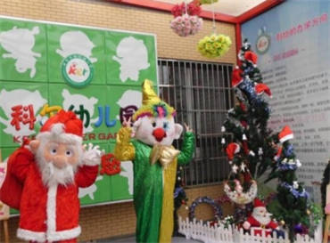 2018圣诞节幼儿园主体环境创设 圣诞节墙面布置