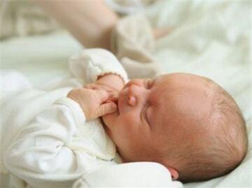新生儿感冒的原因有哪些，该如何护理