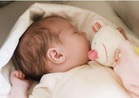 2个月宝宝睡眠时间怎样才算是正常的呢？