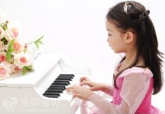 怎样鼓励孩子学钢琴