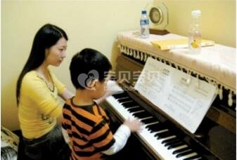 怎样鼓励孩子学钢琴