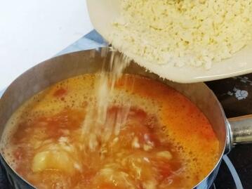 疙瘩汤的家常做法：小米疙瘩汤