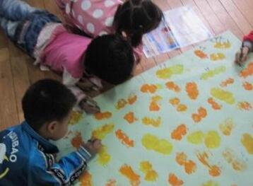 幼儿园小班小鸡吃米美术教案