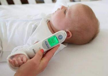 婴儿体温时高时低是怎么回事
