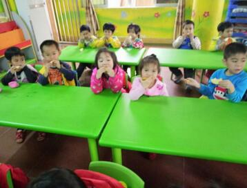 幼儿园小班吃香蕉语言教案