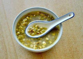 剖腹产妇可以喝绿豆汤吗 剖腹产吃什么排毒