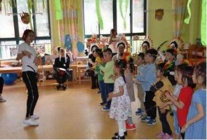 幼儿园小班《庆六一》儿童节活动教案