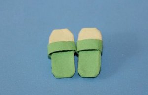 手工折纸拖鞋制作方法