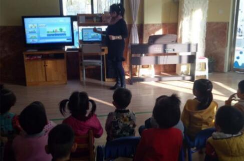 幼儿园小班科学教案《看雨》