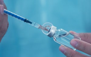 孩子打完疫苗发低烧怎么办？