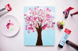 植树节儿童绘画《花菜拓印樱花树》