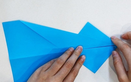 儿童纸飞机的简单折法步骤