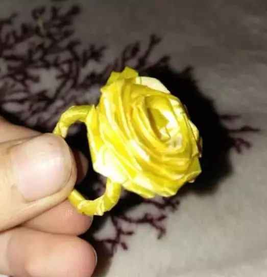 丝带玫瑰花朵戒指怎么折教程图解