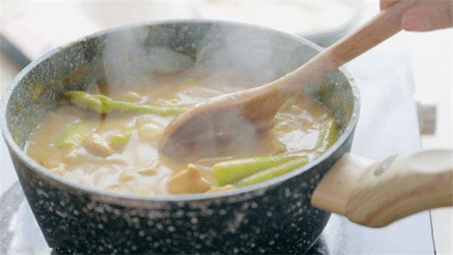 芦笋鸡丁咖喱饭的做法 2岁宝宝食谱