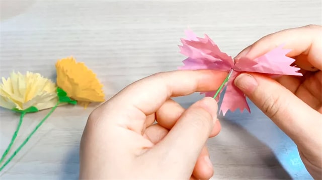 手工制作纸花康乃馨花束怎么做