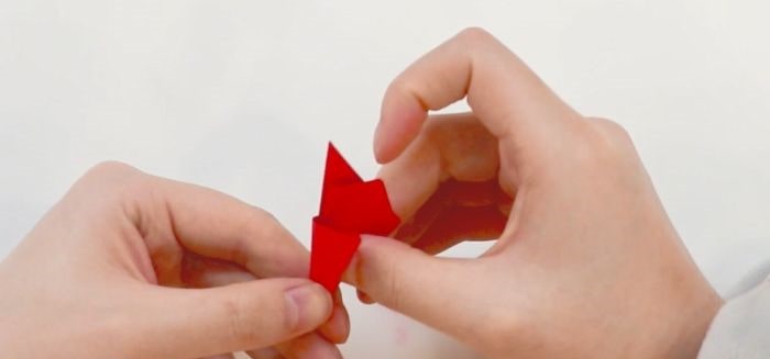 幼儿园手工折纸花的折法简单