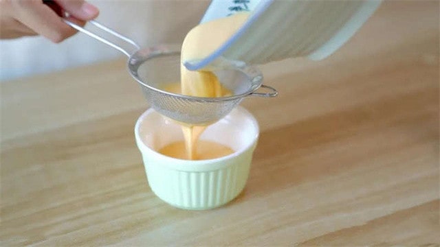 核桃碎碎牛奶蒸蛋的做法