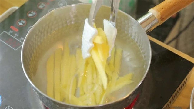 空气炸锅自制宝宝薯条的做法