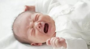 新生儿哭闹的12种原因，新手父母要了解