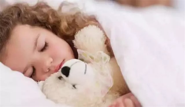 不抱不摇，哄宝宝自然入睡的5个方法