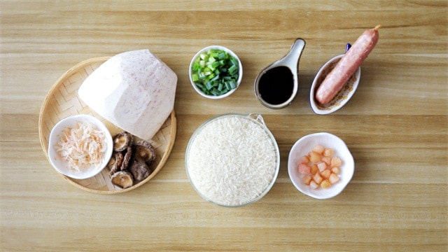 芋头干贝虾皮饭焖饭的做法