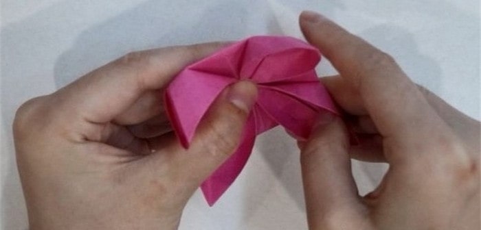 四瓣花朵折纸教程