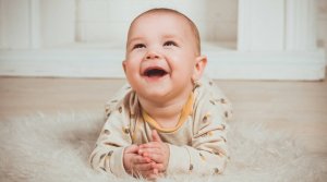 10个月宝宝发育指标和养育小贴士