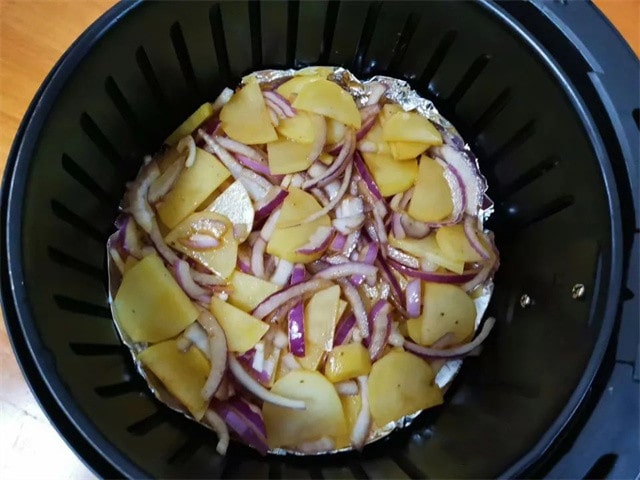 空气炸锅食谱孜然洋葱土豆片的做法