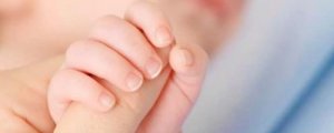 宝宝指甲上的月牙少是不健康吗？