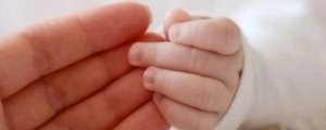宝宝手指甲有白点是肚子里有虫子吗？