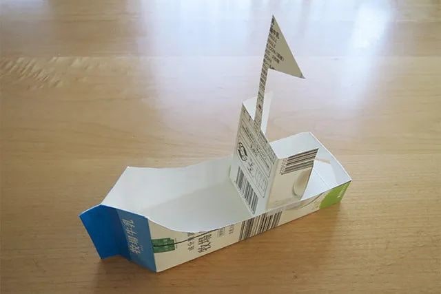 牛奶盒废物利用手工制作玩具小船