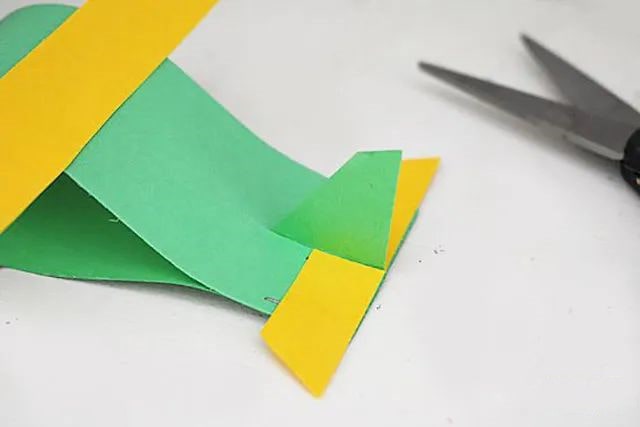 儿童剪纸手工制作立体飞机