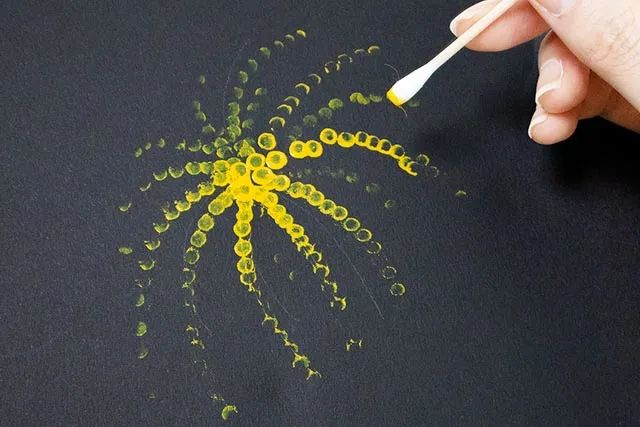 简单画庆祝国庆：棉签印画烟花