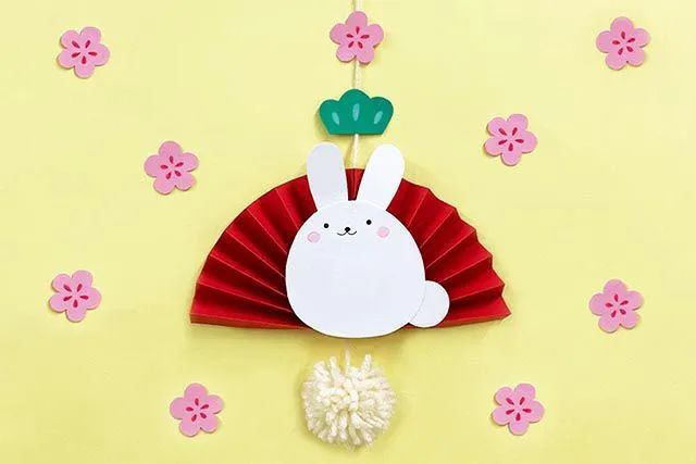 兔年幼儿园手工：彩纸制作兔子挂饰(步骤图解)