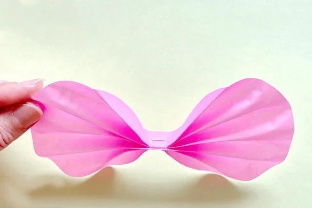 适合幼儿的春天手工：折纸手工简单蝴蝶(步骤图解)
