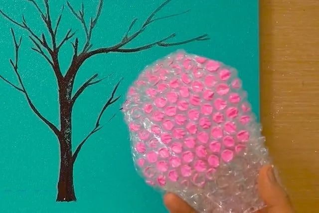 儿童画春天：气泡膜印画大树
