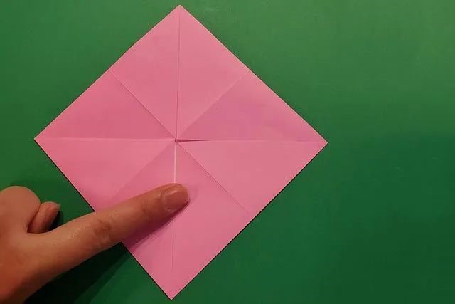 纸花的折法：立体郁金香的折法(步骤图解)