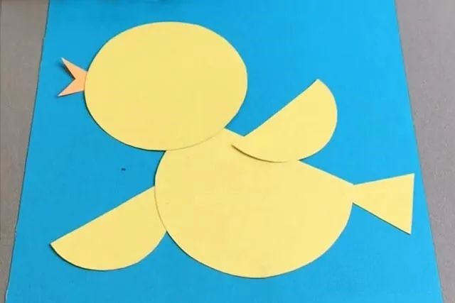 幼儿园手工制作小动物：拼贴画展翅飞翔的小鸟(步骤图解)
