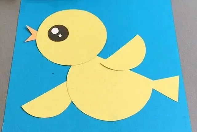 幼儿园手工制作小动物：拼贴画展翅飞翔的小鸟(步骤图解)