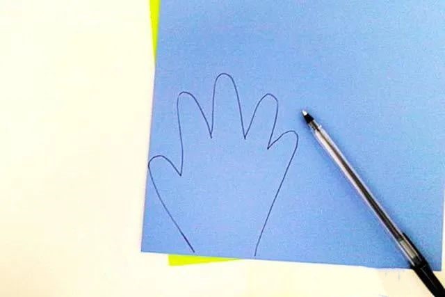 幼儿彩色卡纸手工：手印制作蝴蝶(步骤图解)