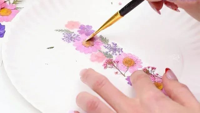 怎么用干花瓣制作书签方法