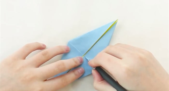 折纸杰尼龟书签的制作方法