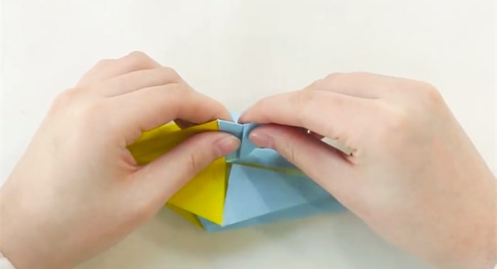 折纸杰尼龟书签的制作方法