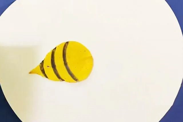 秋天手工制作：树叶剪贴画小蜜蜂(步骤图解)