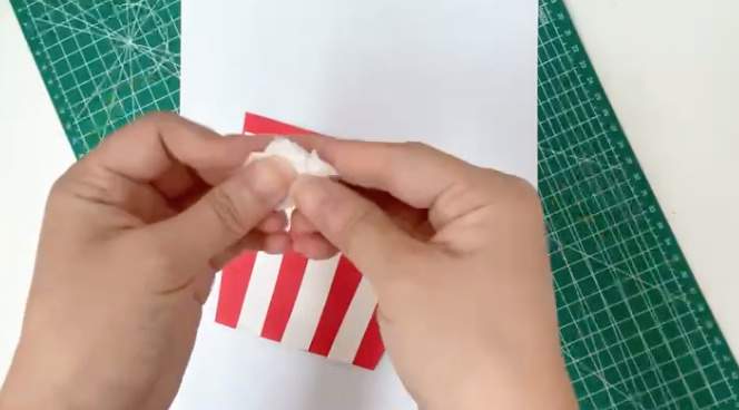 教你用餐巾纸做一桶香甜的爆米花剪贴画