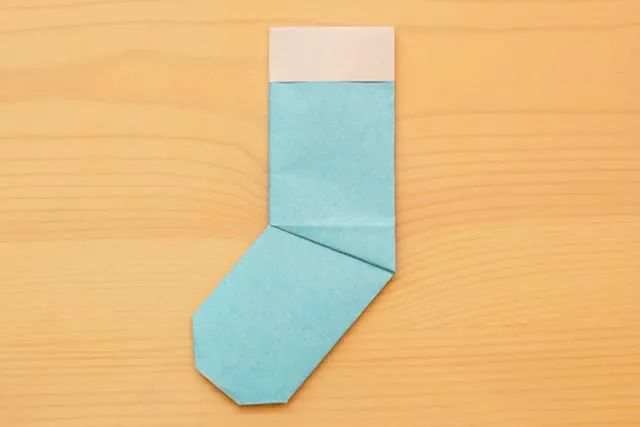 适合幼儿的简单手工折纸袜子