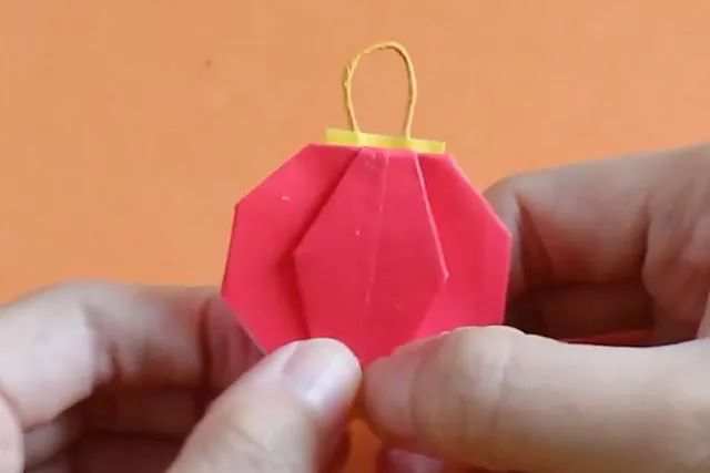 新年简单手工制作：怎么折纸灯笼(步骤图解)