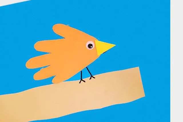 手印画手工制作：拼贴画树上的小鸟(步骤图解)